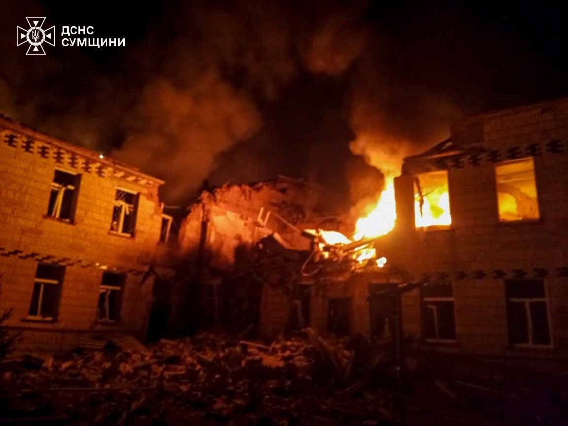 Последствия удара по больнице в Краснополье в Сумской области
