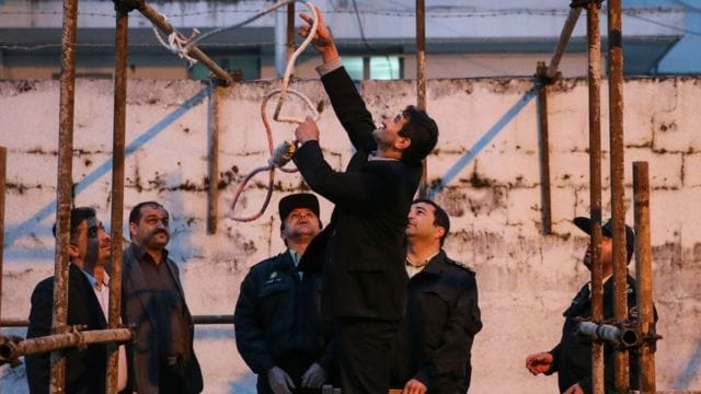 В Иране казнили первого из 11 протестующих, осужденных за осенние митинги