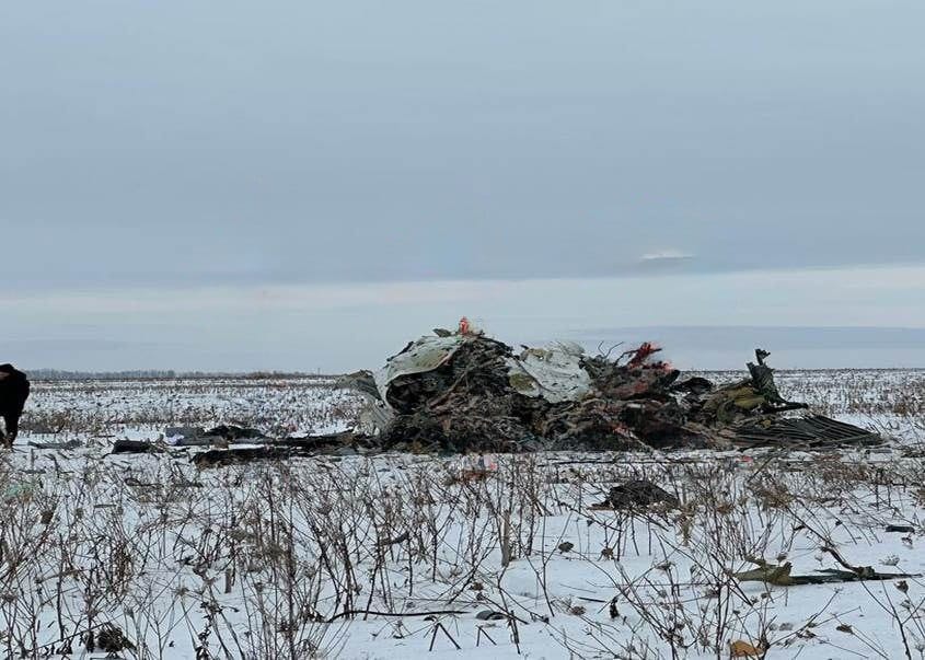 Российские СМИ утверждают, что на борту Ил-76 были бойцы «Азова». По словам источника, их не собирались менять