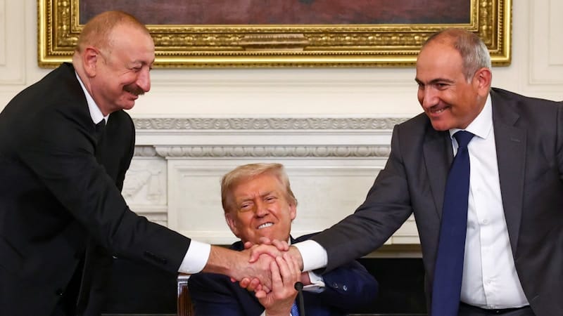 Армения и Азербайджан подписали декларацию о мире при посредничестве Трампа