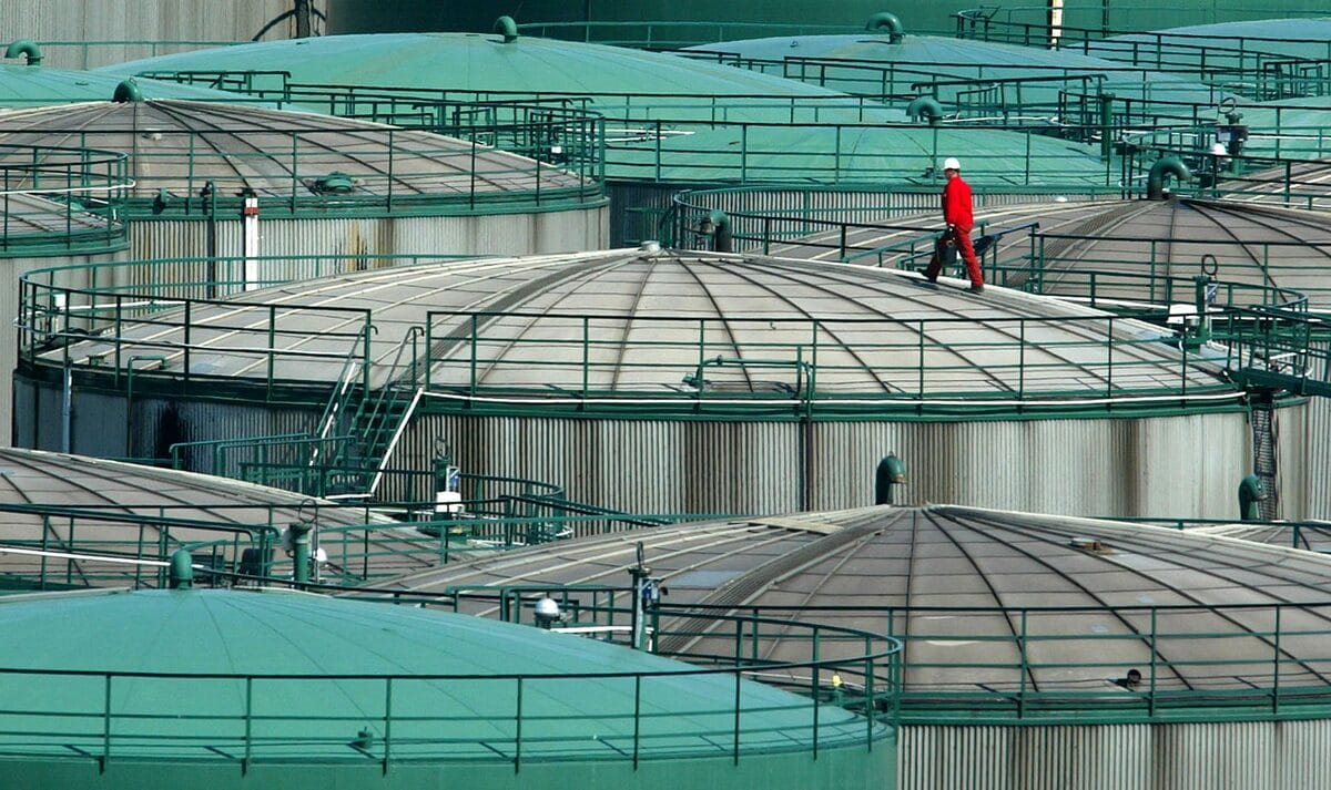 Германия, Австрия и Япония вскрывают нефтяные резервы по требованию Международного энергетического агентства