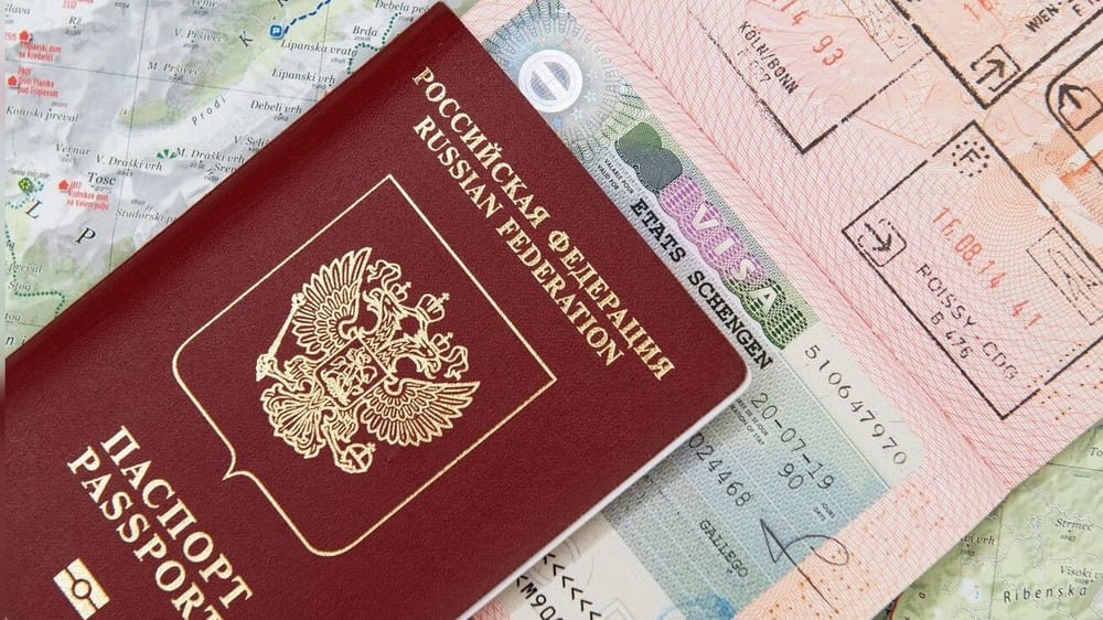 Председатели комитетов парламента Чехии поддержали запрет на выдачу шенгенских виз россиянам