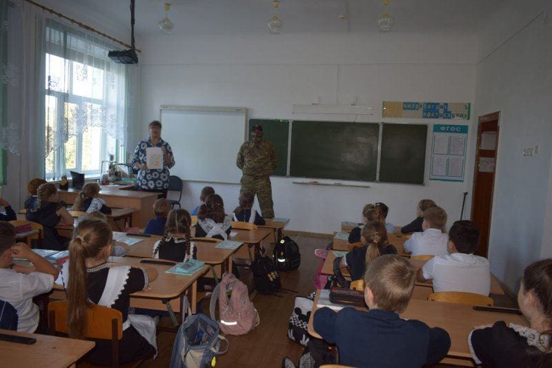 «В 3 „А“ классе присутствовал почетный гость». Боец ЧВК Вагнера провел «Разговор о важном» для школьников