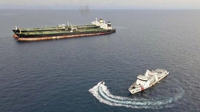 ЕС ввел санкции против азербайджанских бизнесменов за торговлю российской нефтью. Они контролируют значительную долю «теневого флота»